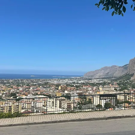 Daire La Castellana Apartments, Vista Panoramica Sul Mare, Nel Cuore Storico Di Carini, A Due Passi Dal Duomo E Dal Castello Carini