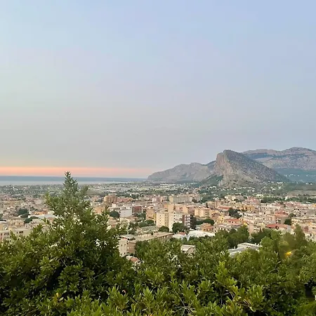 La Castellana Apartments, Vista Panoramica Sul Mare, Nel Cuore Storico Di Carini, A Due Passi Dal Duomo E Dal Castello *