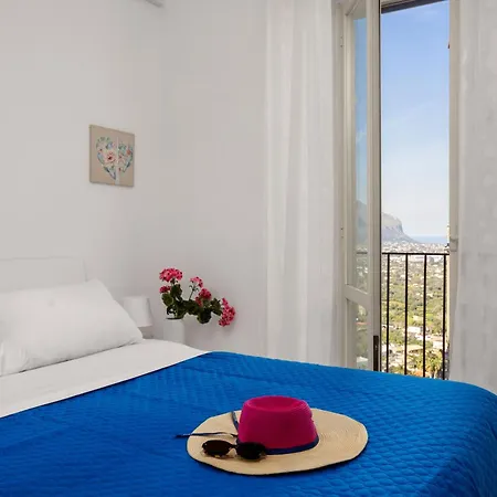 La Castellana Apartments, Vista Panoramica Sul Mare, Nel Cuore Storico Di Carini, A Due Passi Dal Duomo E Dal Castello Carini