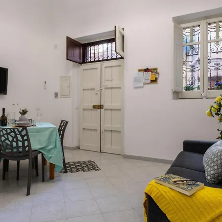 Daire La Castellana Apartments, Vista Panoramica Sul Mare, Nel Cuore Storico Di Carini, A Due Passi Dal Duomo E Dal Castello