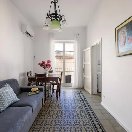 Apartamento La Castellana Apartments, Vista Panoramica Sul Mare, Nel Cuore Storico Di Carini, A Due Passi Dal Duomo E Dal Castello Carini