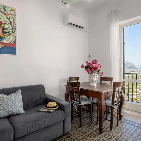 Daire La Castellana Apartments, Vista Panoramica Sul Mare, Nel Cuore Storico Di Carini, A Due Passi Dal Duomo E Dal Castello Carini