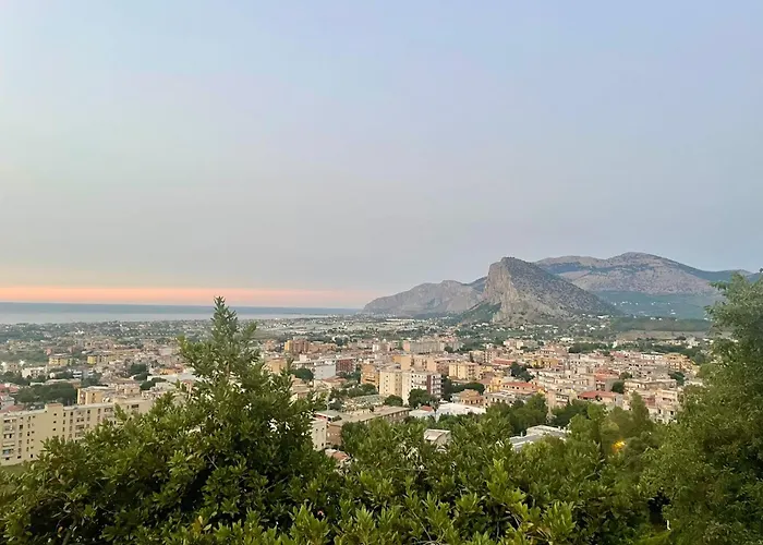 La Castellana Apartments, Vista Panoramica Sul Mare, Nel Cuore Storico Di Carini, A Due Passi Dal Duomo E Dal Castello *