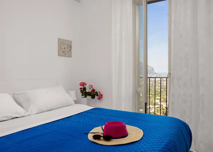 La Castellana Apartments, Vista Panoramica Sul Mare, Nel Cuore Storico Di Carini, A Due Passi Dal Duomo E Dal Castello Carini