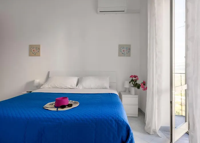 Apartamento La Castellana Apartments, Vista Panoramica Sul Mare, Nel Cuore Storico Di Carini, A Due Passi Dal Duomo E Dal Castello Carini