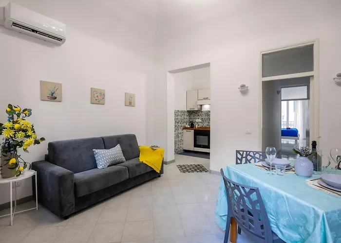 La Castellana Apartments, Vista Panoramica Sul Mare, Nel Cuore Storico Di Carini, A Due Passi Dal Duomo E Dal Castello