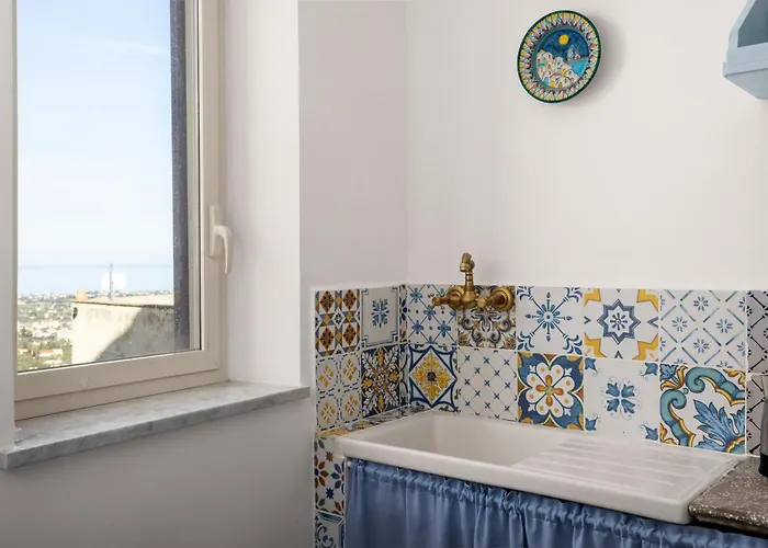 La Castellana Apartments, Vista Panoramica Sul Mare, Nel Cuore Storico Di Carini, A Due Passi Dal Duomo E Dal Castello Apartamento *