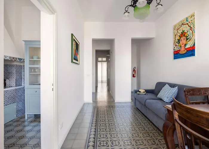 La Castellana Apartments, Vista Panoramica Sul Mare, Nel Cuore Storico Di Carini, A Due Passi Dal Duomo E Dal Castello *