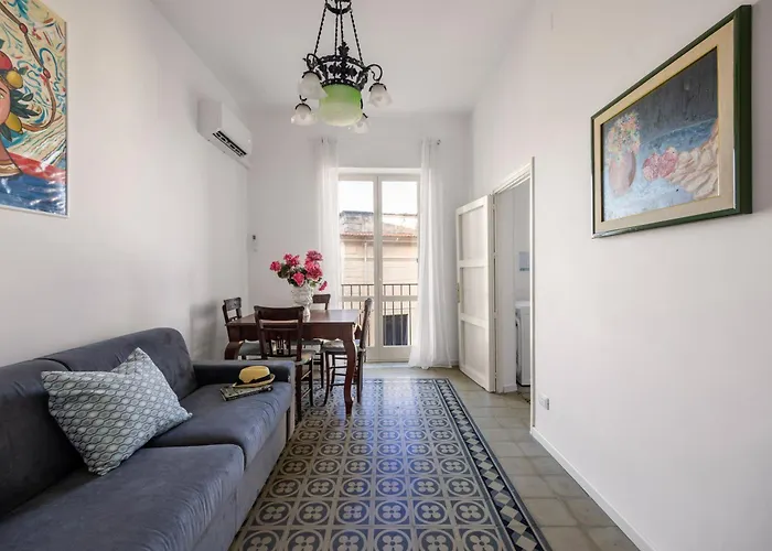 Apartamento La Castellana Apartments, Vista Panoramica Sul Mare, Nel Cuore Storico Di Carini, A Due Passi Dal Duomo E Dal Castello Carini