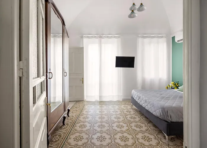 La Castellana Apartments, Vista Panoramica Sul Mare, Nel Cuore Storico Di Carini, A Due Passi Dal Duomo E Dal Castello Apartamento