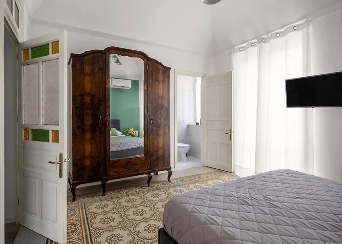 Apartamento La Castellana Apartments, Vista Panoramica Sul Mare, Nel Cuore Storico Di Carini, A Due Passi Dal Duomo E Dal Castello Carini