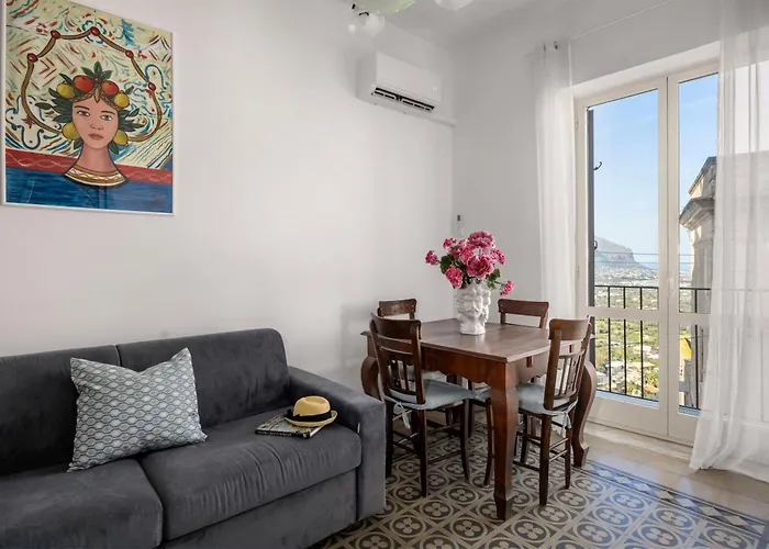 Apartamento La Castellana Apartments, Vista Panoramica Sul Mare, Nel Cuore Storico Di Carini, A Due Passi Dal Duomo E Dal Castello Carini