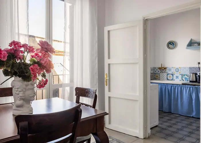 La Castellana Apartments, Vista Panoramica Sul Mare, Nel Cuore Storico Di Carini, A Due Passi Dal Duomo E Dal Castello Apartamento