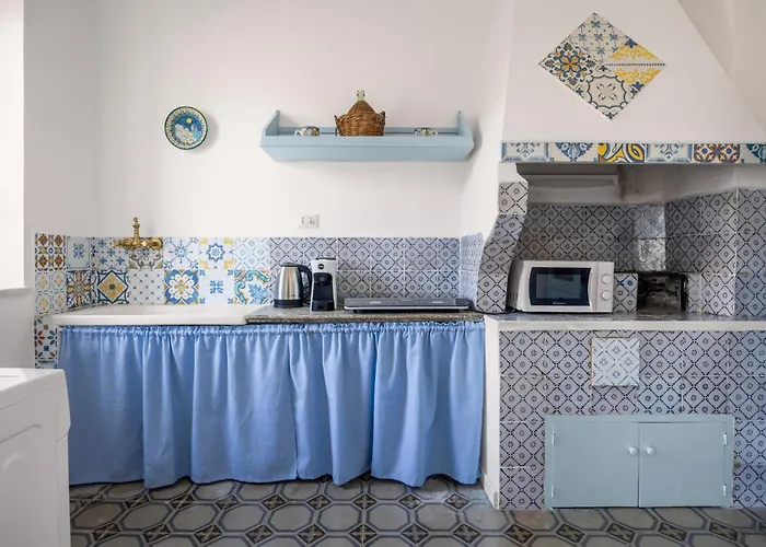 Apartamento La Castellana Apartments, Vista Panoramica Sul Mare, Nel Cuore Storico Di Carini, A Due Passi Dal Duomo E Dal Castello *