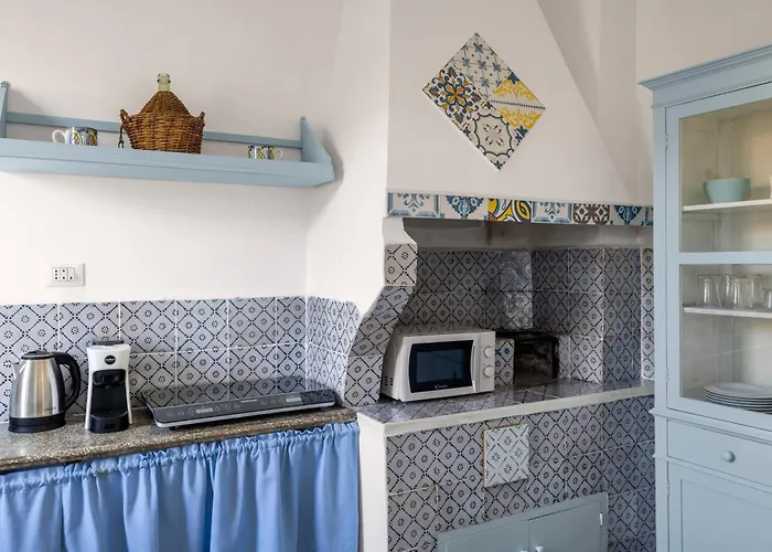 La Castellana Apartments, Vista Panoramica Sul Mare, Nel Cuore Storico Di Carini, A Due Passi Dal Duomo E Dal Castello *