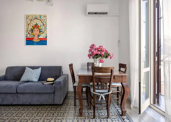 Apartamento La Castellana Apartments, Vista Panoramica Sul Mare, Nel Cuore Storico Di Carini, A Due Passi Dal Duomo E Dal Castello
